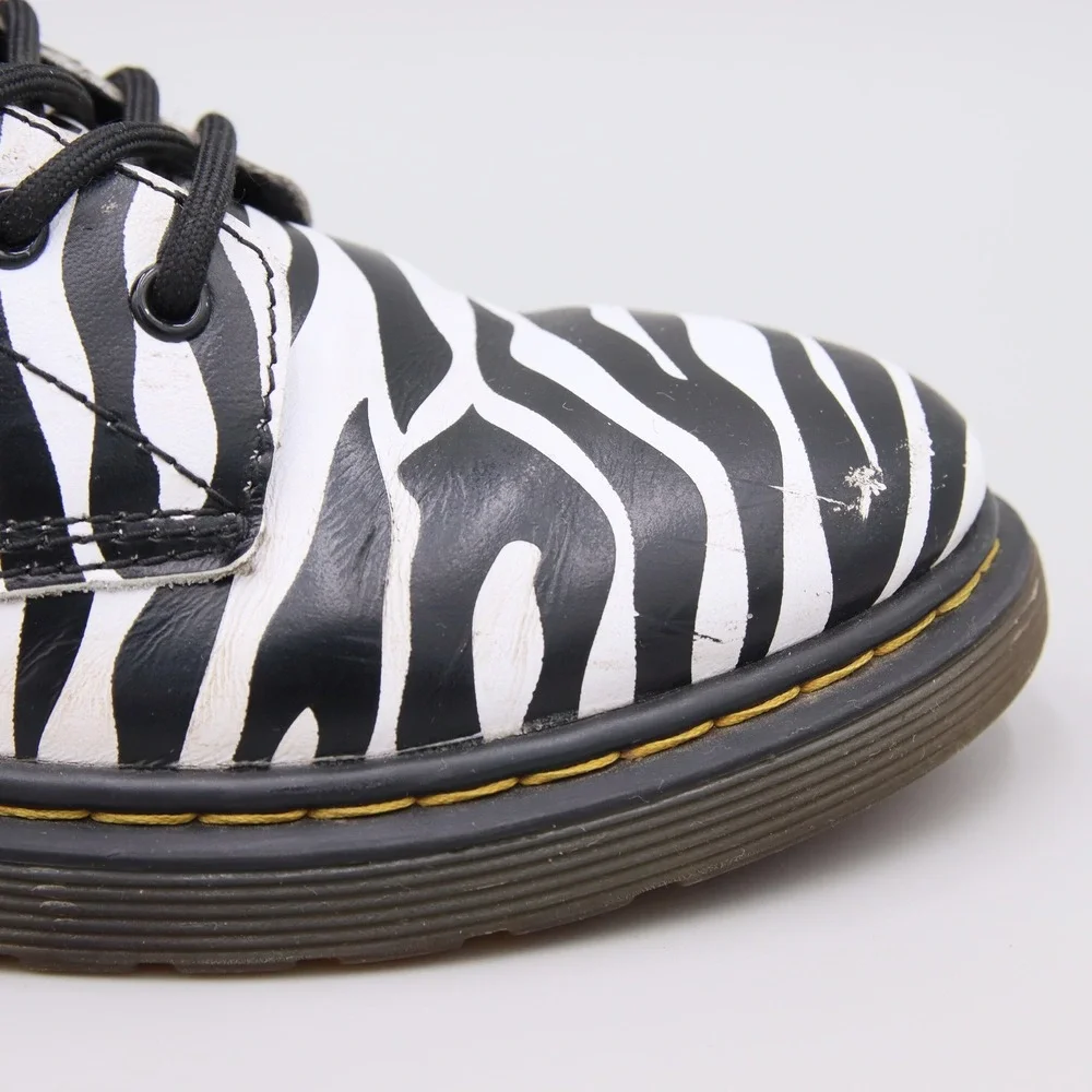 Dr. Martens Delaney Youth Sz 3 US Zebra Print Ankle Boots Ankle Lace Up Side Zip